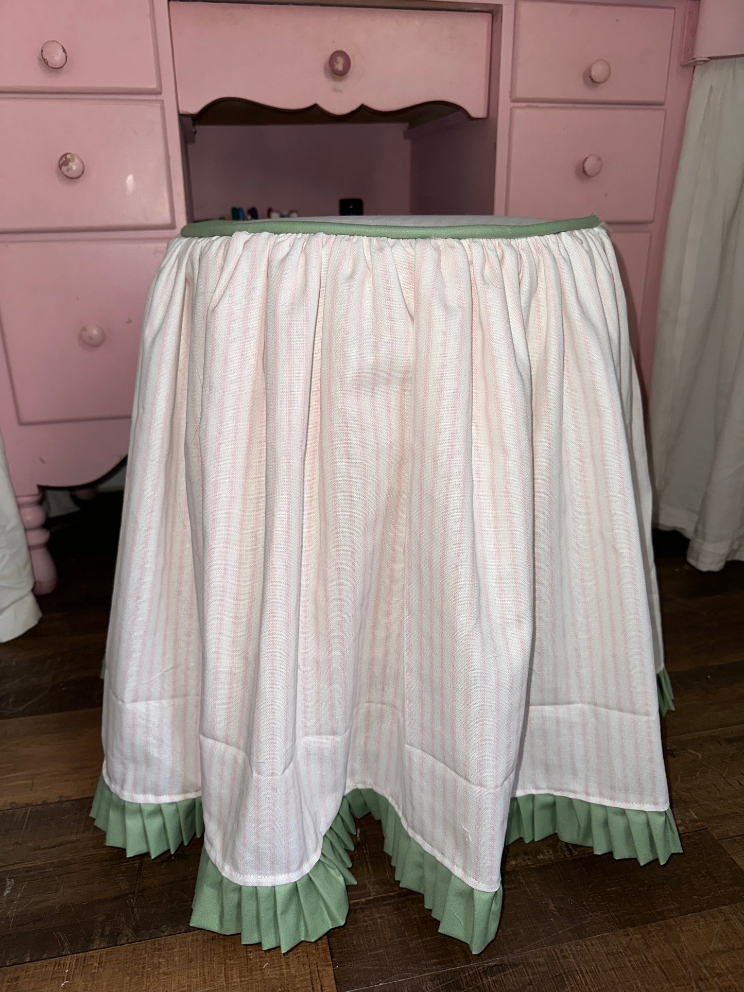 Round Ruffled Ottoman cover (sewing only)